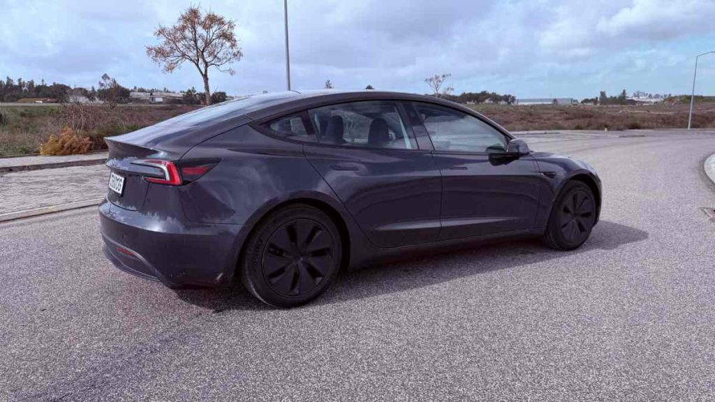 Tesla já tem condução totalmente automatizada (supervisionada) na Europa… e começou pelos Países Baixos
