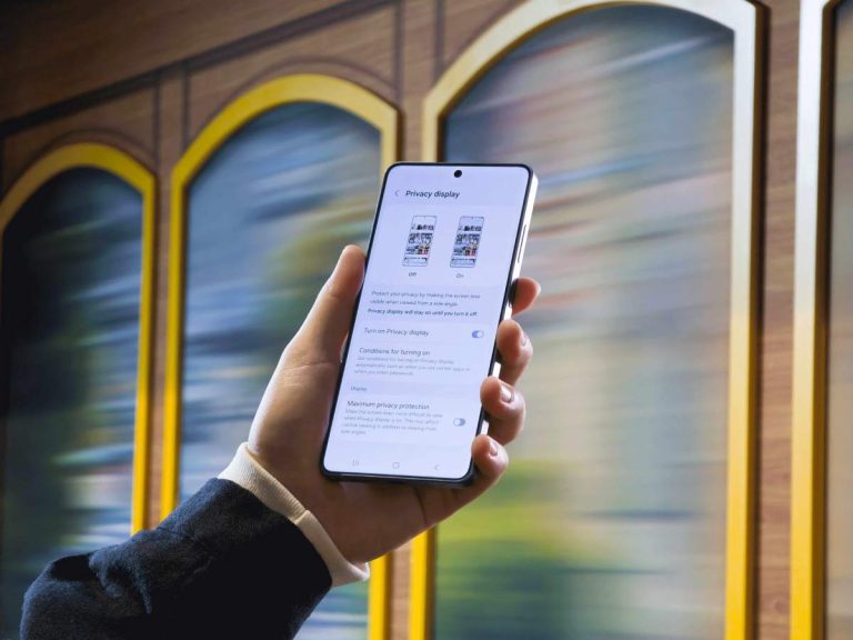 Samsung diz que mais de metade dos europeus admite espreitar o smartphone de desconhecidos