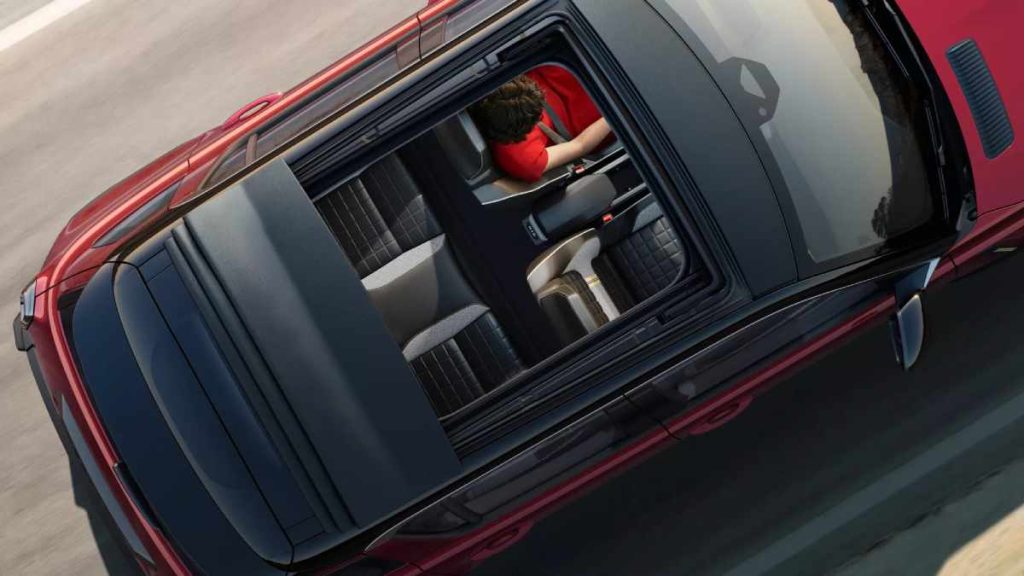 Renault 4 E-Tech ganha versão Plein Sud com teto aberto desde 37 040€