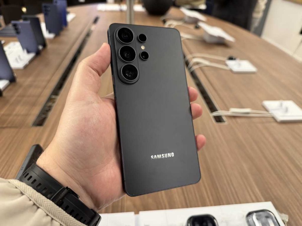 Samsung aumenta produção dos Galaxy S26 e há um “culpado” inesperado