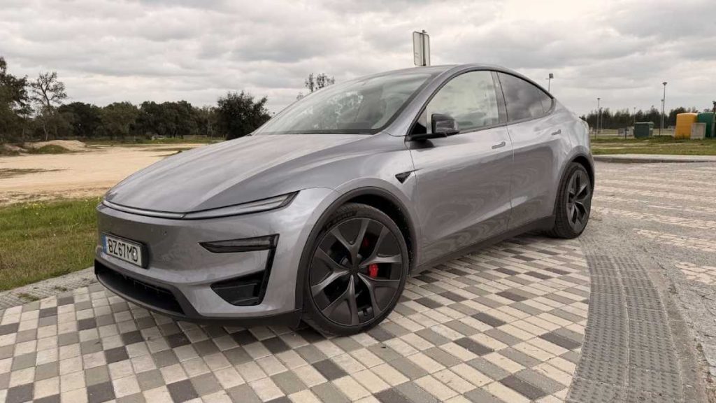 Ensaio: Tesla Model Y Performance – O SUV que desafia a lógica… e a física