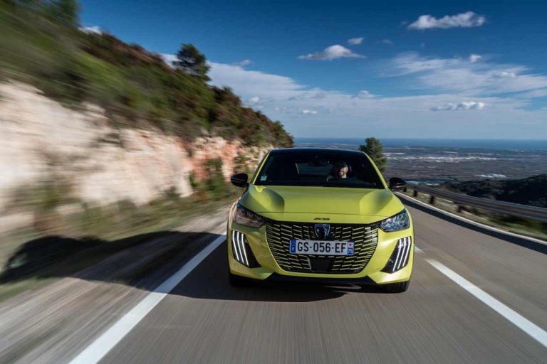Peugeot domina mercado automóvel em Portugal em abril de 2026