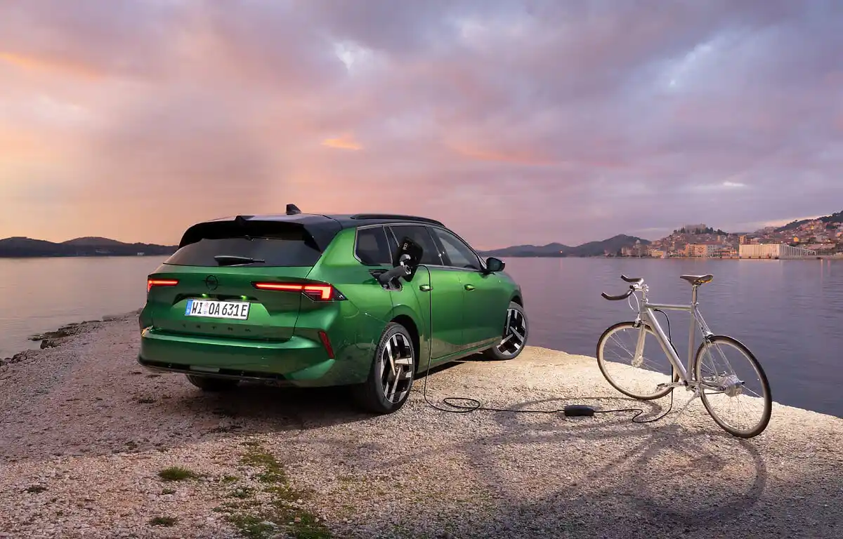 Opel estreia novo Astra em Portugal e acelera ofensiva elétrica no ECAR SHOW
