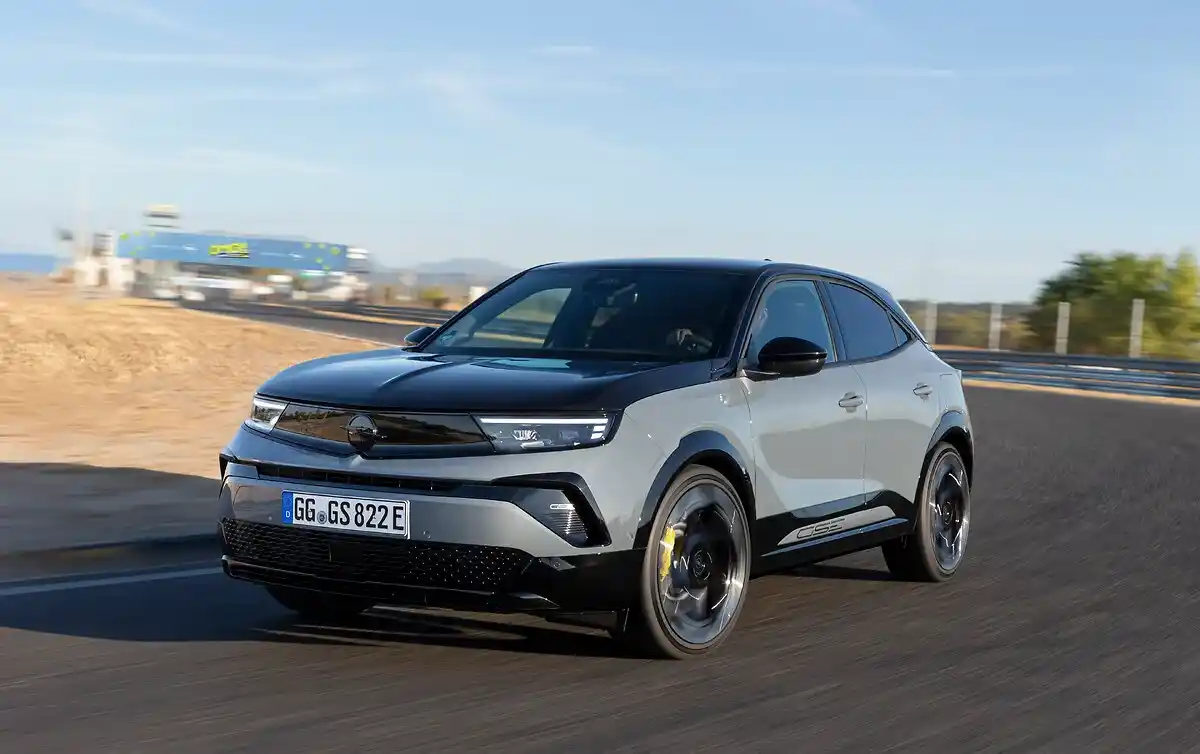 Opel estreia novo Astra em Portugal e acelera ofensiva elétrica no ECAR SHOW
