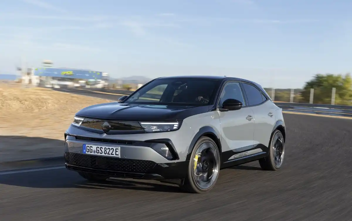 Stellantis apresenta novo Jeep Avenger em estreia mundial no ECAR SHOW 2026