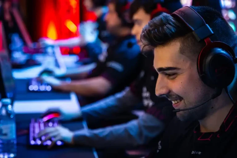 Um curso superior de Gaming. Estão a brincar, certo?