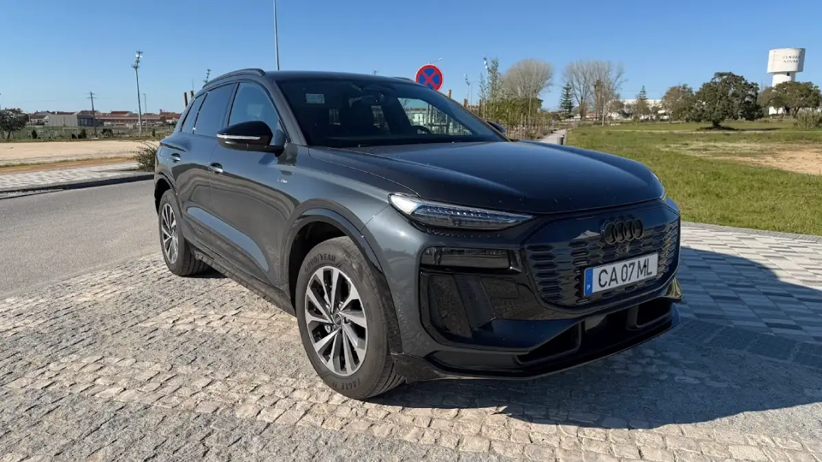 Ensaio ao Audi Q6 e-tron: conforto, tecnologia e uma experiência muito sólida