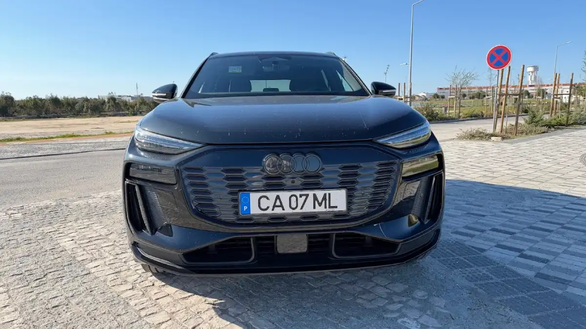 Ensaio ao Audi Q6 e-tron: conforto, tecnologia e uma experiência muito sólida