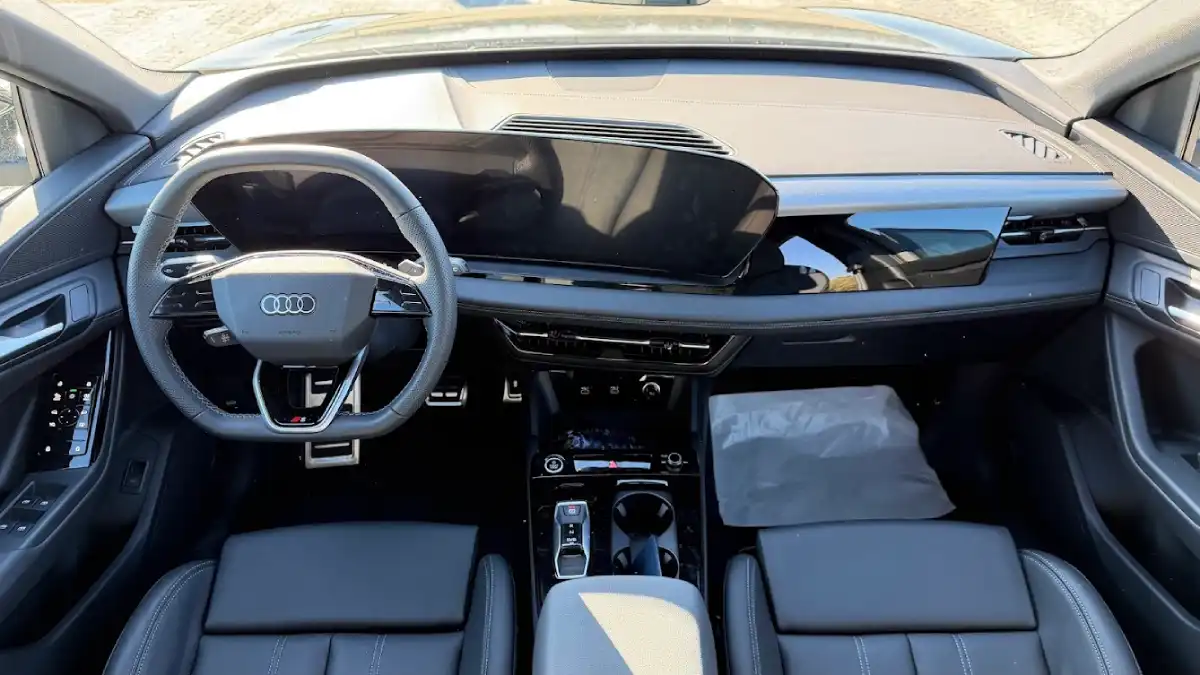 Ensaio ao Audi Q6 e-tron: conforto, tecnologia e uma experiência muito sólida