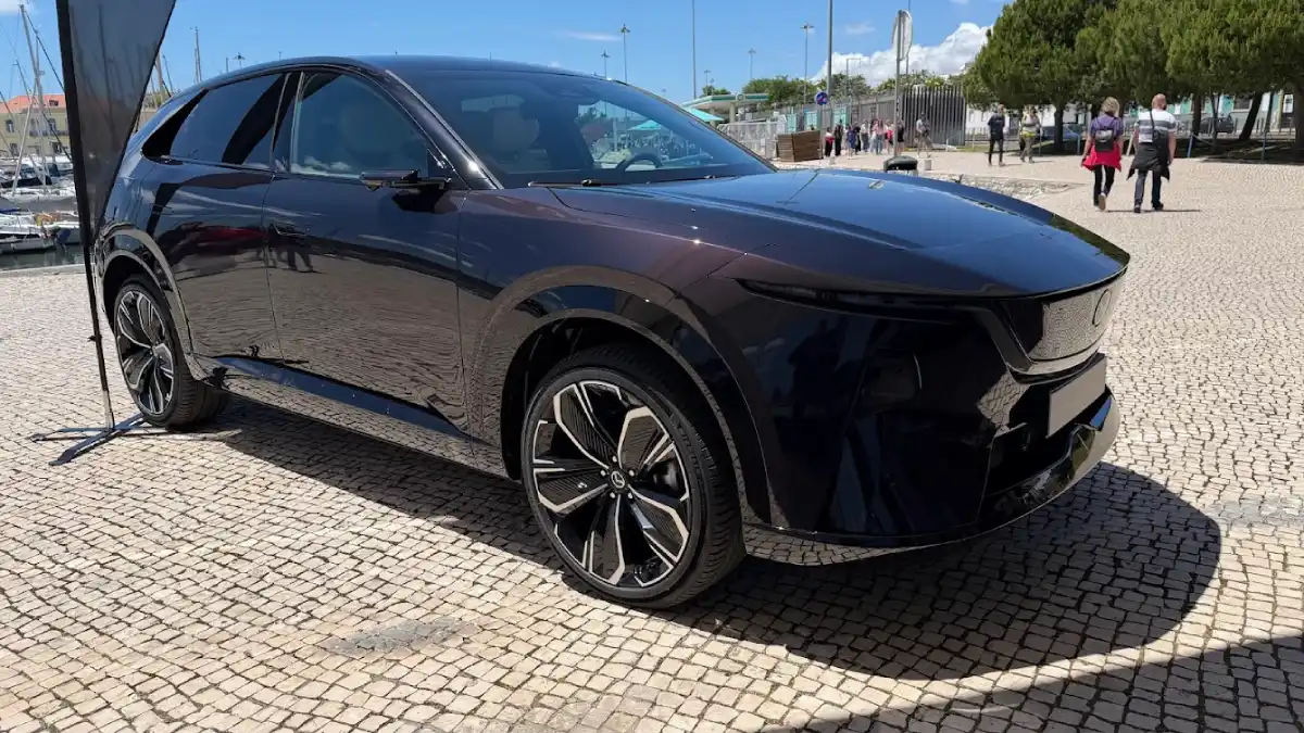 Mazda CX-6e estreia-se em Portugal com até 484 km de autonomia a partir de 41 mil euros 1 Mazda CX-6e estreia-se em Portugal com até 484 km de autonomia a partir de 41 mil euros