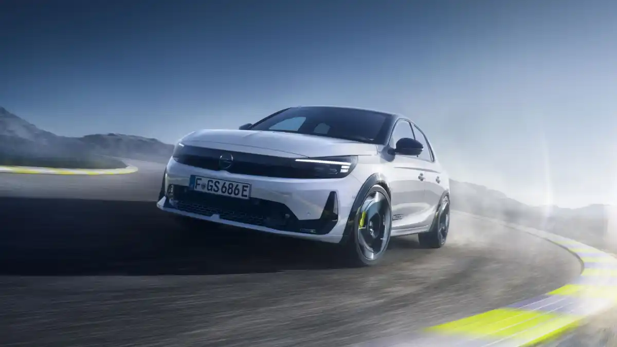 Opel Corsa GSE é oficial e traz de volta os verdadeiros “hot hatch” elétricos