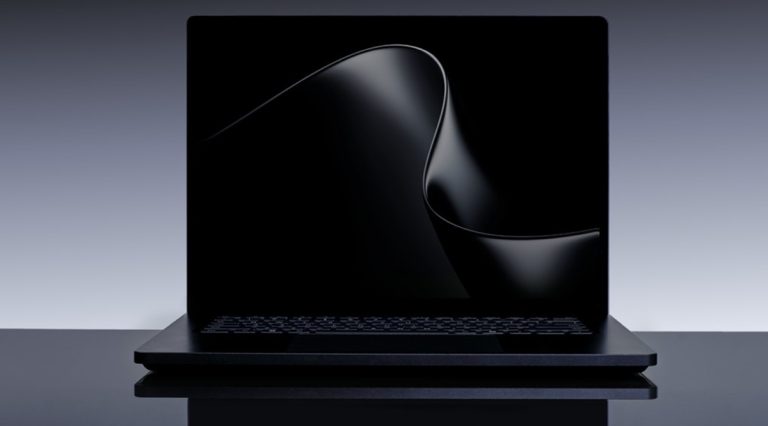 Novo Surface Laptop Ultra aposta tudo na IA e estreia o ecrã mais brilhante da história da Microsoft