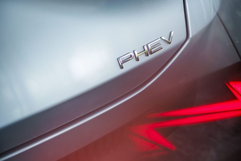 OMODA 7 SHS-P estreia-se em Portugal com 279 cv, 90 km elétricos por 44.900 €