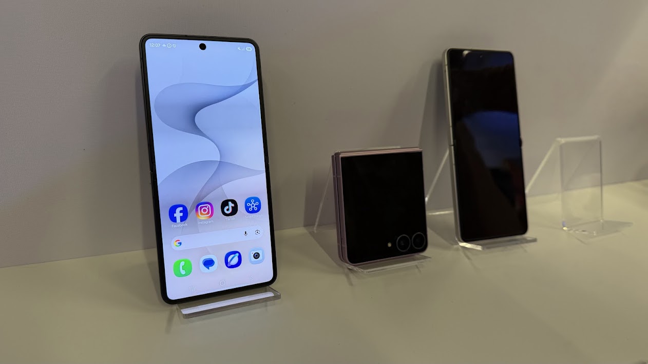 Samsung Galaxy Z Flip 8