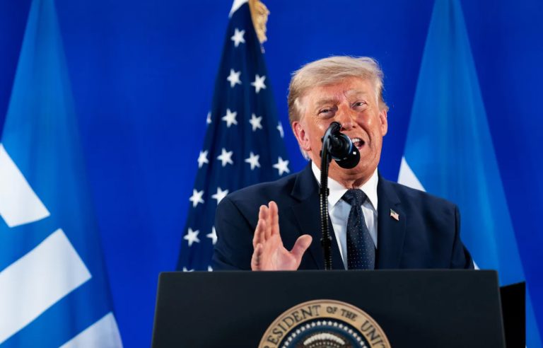 Trump ameaça tarifas contra a UE por multas à Apple e Google