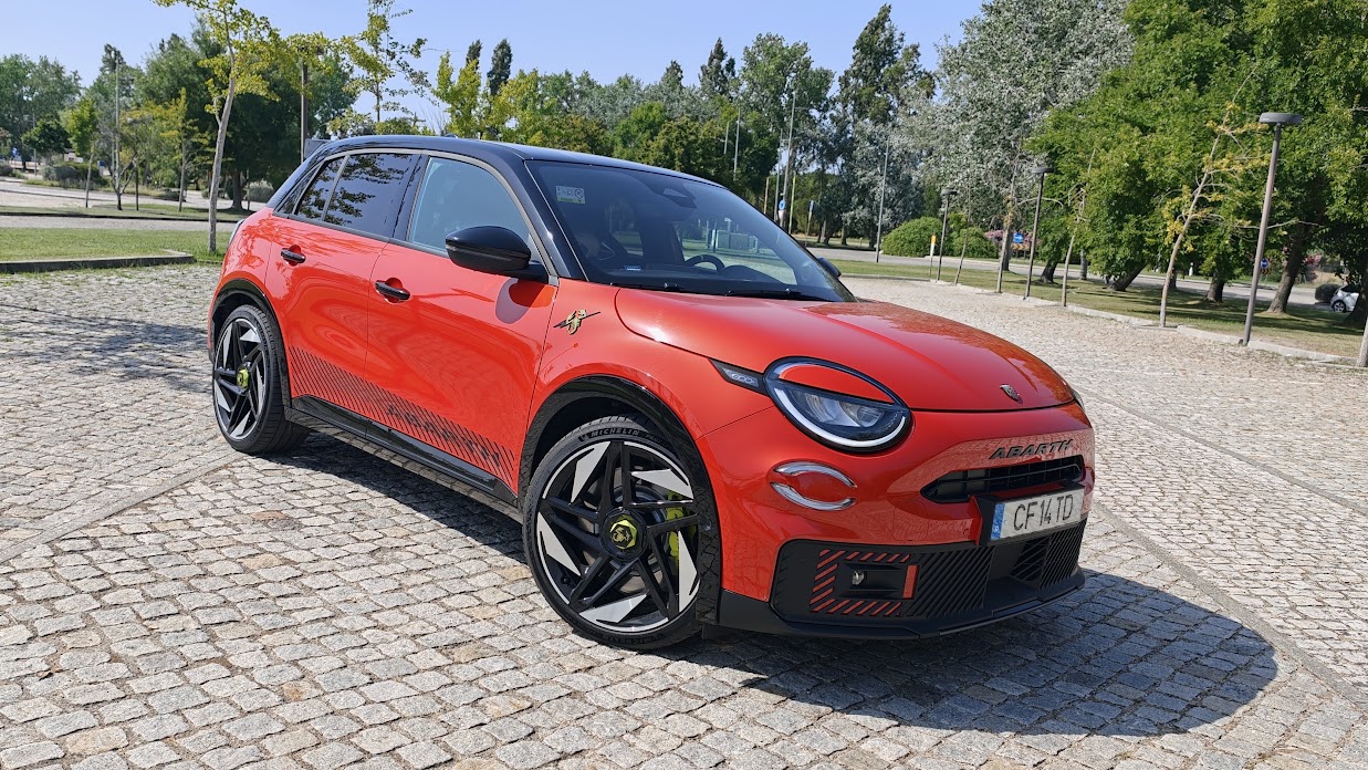 Abarth 600e Competizione