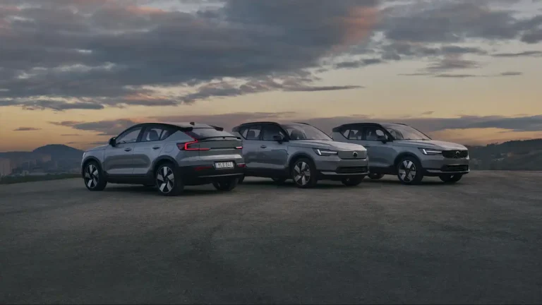 Volvo XC40, EX40 e EC40 renovados com mais tecnologia, segurança e IA