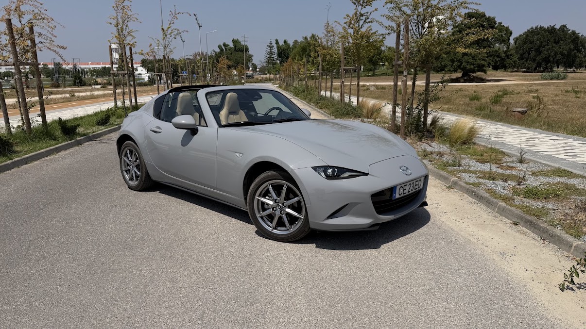Ensaio Mazda MX-5: ainda é possível sorrir sem precisar de 300 cv? 1 Ensaio Mazda MX-5 RF 1.5 Skyactiv-G 132 cv Kazari