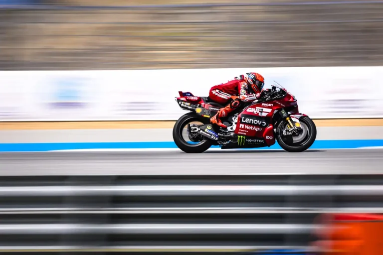 Lenovo acelera desenvolvimento da nova Ducati Desmosedici GP de 2027
