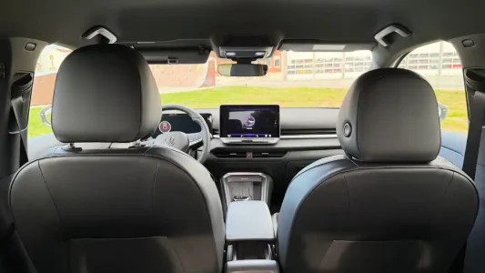 Testei o Volkswagen T-Roc R-Line de 150cv e percebi porque continua a vender tanto 21 Testei o Volkswagen T-Roc R-Line de 150cv e percebi porque continua a vender tanto