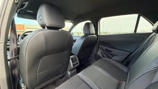 Testei o Volkswagen T-Roc R-Line de 150cv e percebi porque continua a vender tanto 19 Testei o Volkswagen T-Roc R-Line de 150cv e percebi porque continua a vender tanto