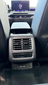 Testei o Volkswagen T-Roc R-Line de 150cv e percebi porque continua a vender tanto 10 Testei o Volkswagen T-Roc R-Line de 150cv e percebi porque continua a vender tanto