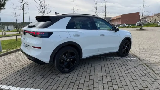 Testei o Volkswagen T-Roc R-Line de 150cv e percebi porque continua a vender tanto 15 Testei o Volkswagen T-Roc R-Line de 150cv e percebi porque continua a vender tanto